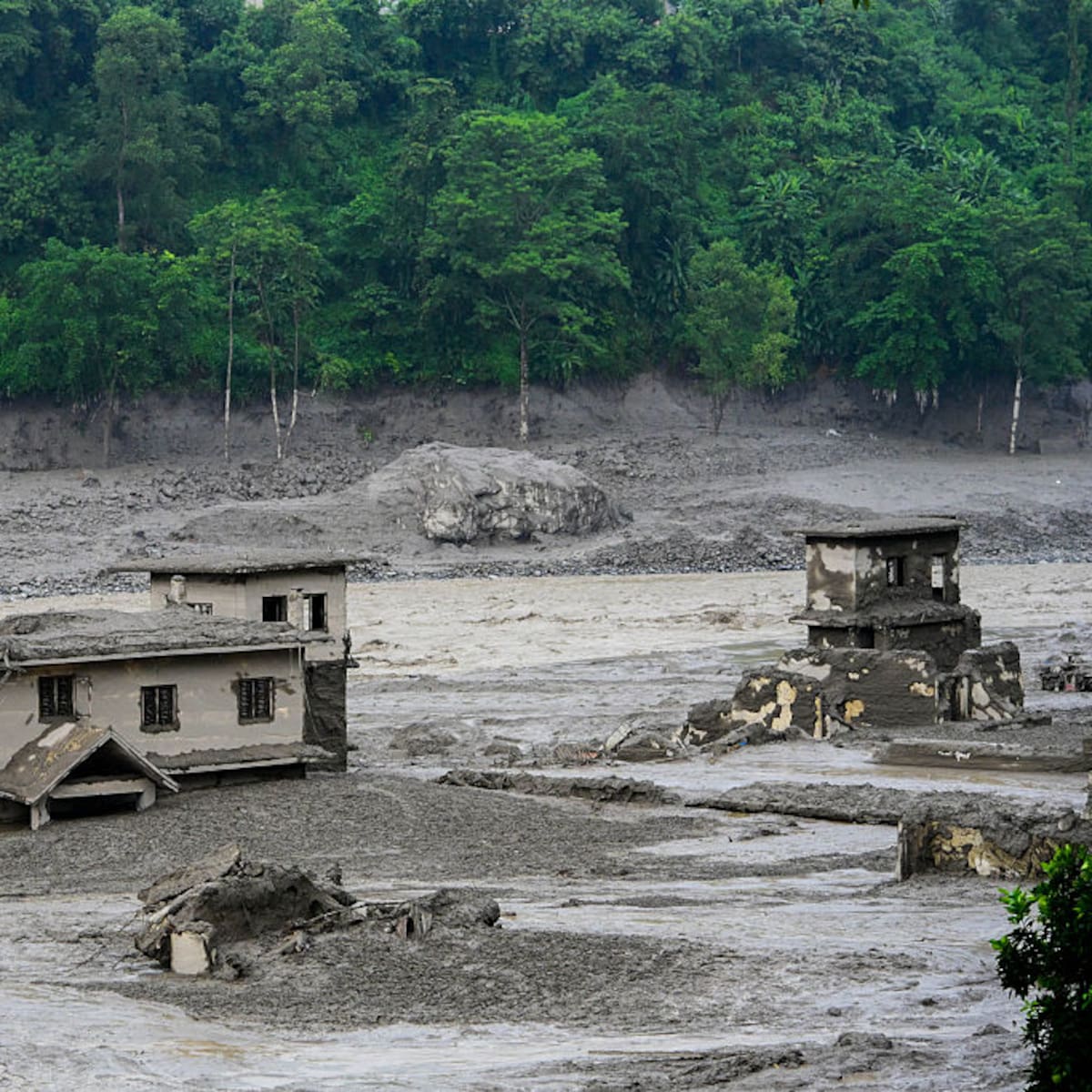 Fuerte riada entre Nepal y Tíbet: cifra de muertos sube a 552 y crece amenaza por nuevo aluvión