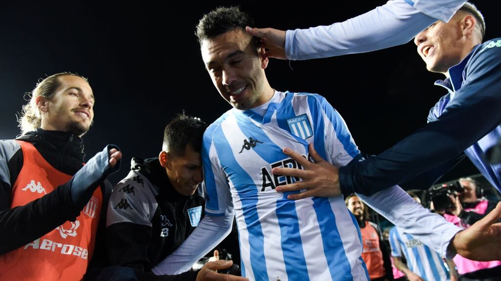 Nery Domínguez es homenajeado en Racing antes de ser oficializado como refuerzo de la U: "No pensé nunca vivir algo así"