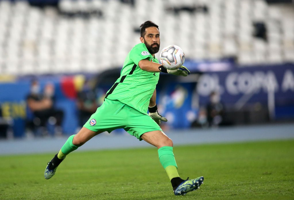 Claudio Bravo descartó que la inactividad en el Real Betis pueda afectar su nivel en la Roja