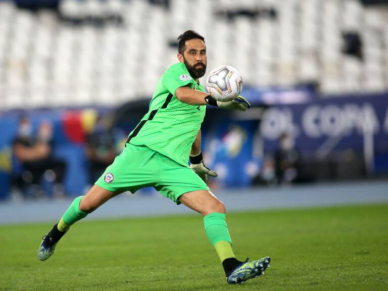 Claudio Bravo descartó que la inactividad en el Real Betis pueda afectar su nivel en la Roja