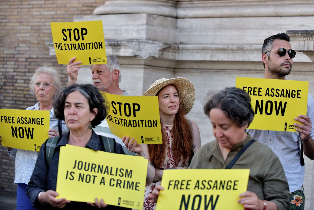 Manifestación por la liberación de Julian Assange en Roma