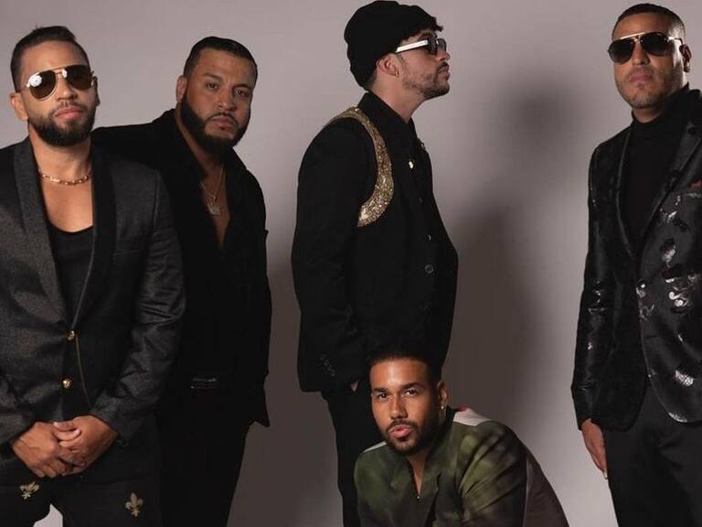 Bad Bunny y el grupo Aventura.