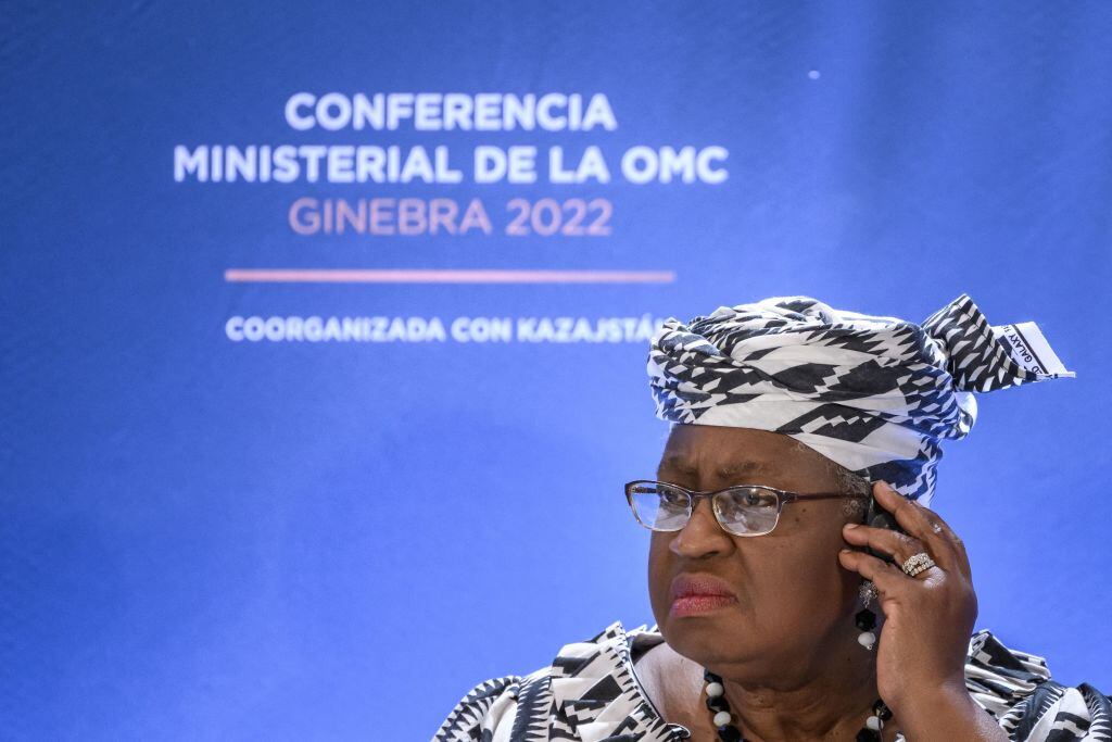La directora general de la OMC Ngozi Okonjo-Iweala ante la prensa en Ginebra