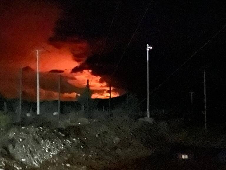 Imagen del fuego que se observa a la distancia en el Parque Patagonia