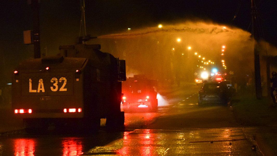 Barricadas y desórdenes se registraron en Santiago previo a la votación en el Senado del proyecto de retiro del 10% de las AFP