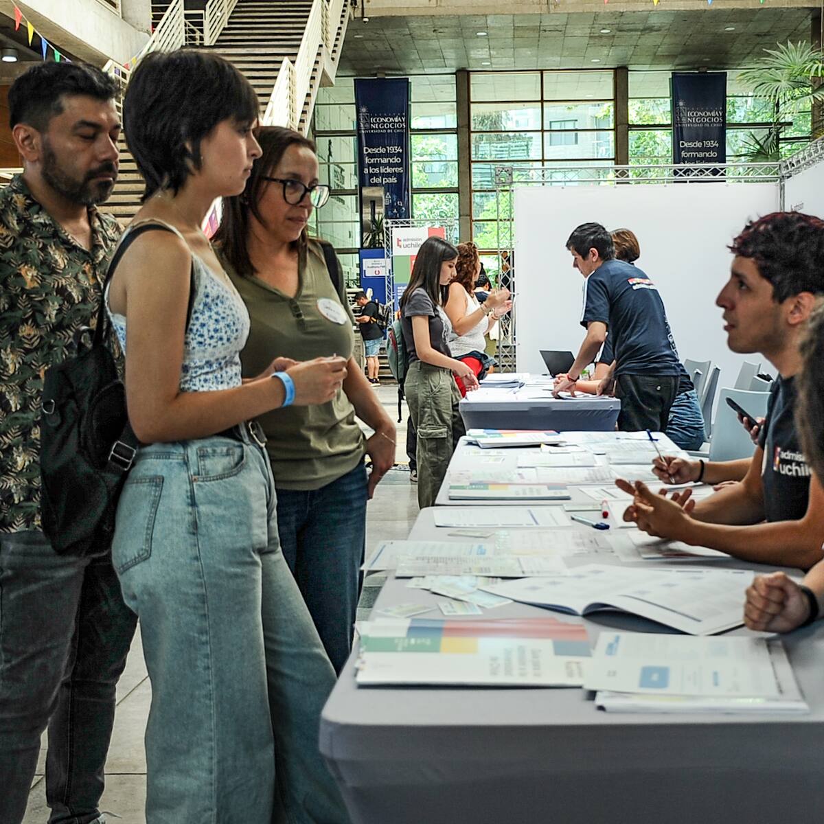Universidades de todo el mundo llegan a Santiago para feria educativa: ofrecerán opciones de estudio en el extranjero