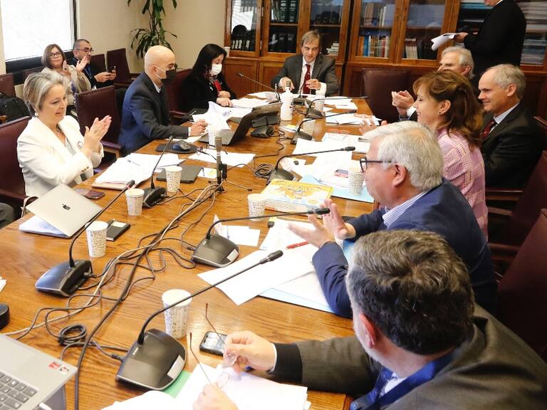 De forma unánime: comisión de Trabajo del Senado aprueba en general proyecto de 40 horas