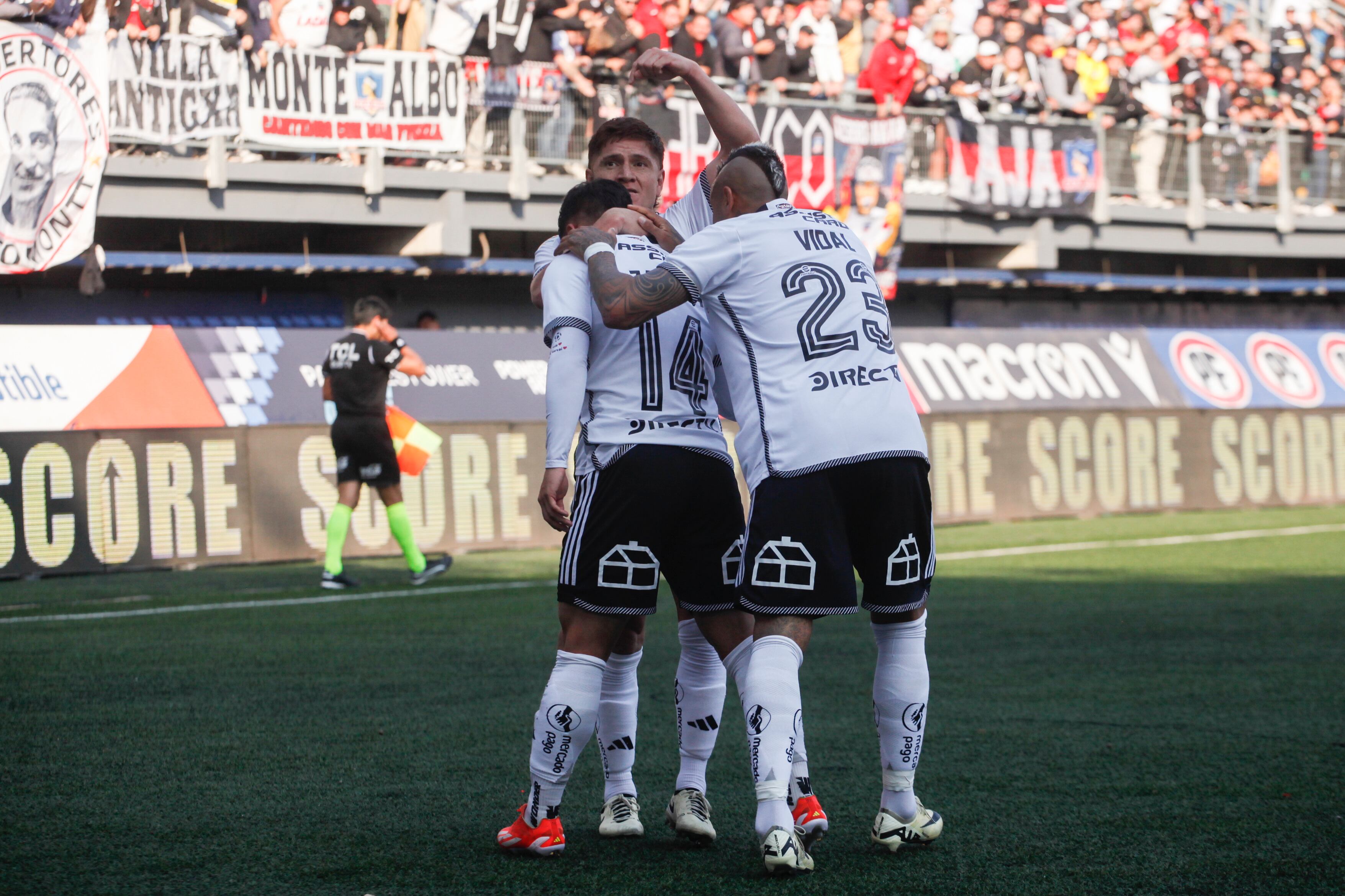 Una goleada y el otro con lo justo: los numeros de Colo Colo jugando en césped sintético este 2024 | Agencia Uno