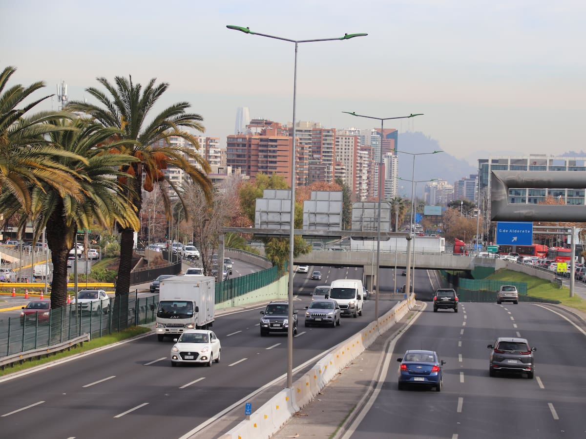 Habrá multas de $100 mil si no cumplen: el cambio que debes hacer a tu auto obligatoriamente (y hasta qué fecha tienes)