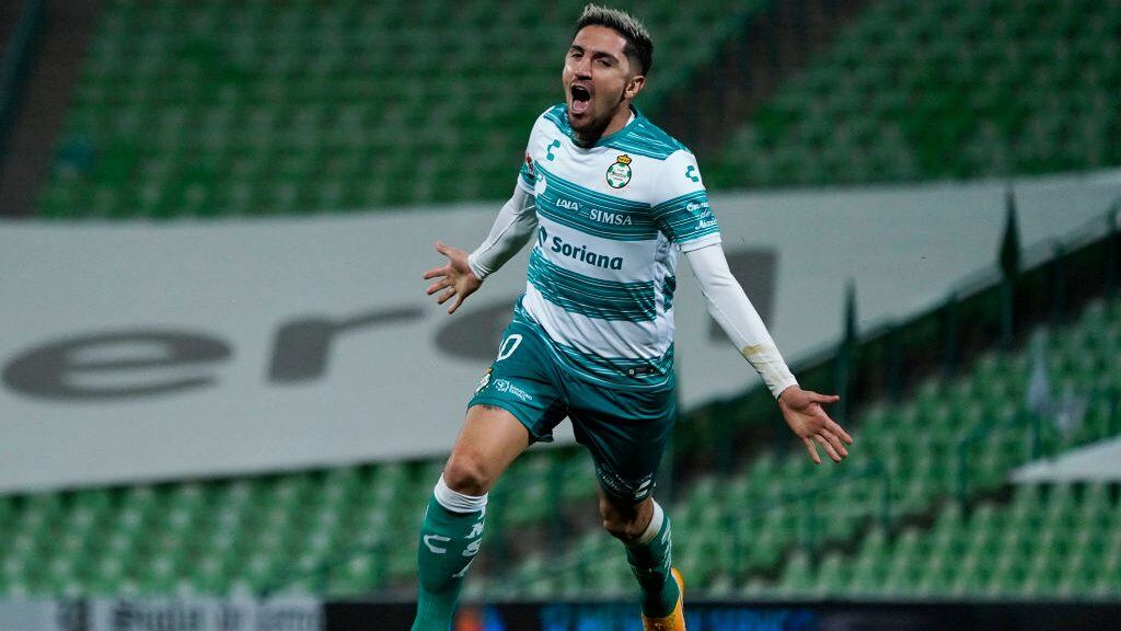 TORREON, MEXICO - JANUARY 10: Diego Valdes of Santos celebrates after scoring the first goal of his team during the 1st round match between Santos Laguna and Cruz Azul as part of the Torneo Guard1anes 2021 Liga MX at Corona Stadium on January 10, 2021 in Torreon, Mexico. (Photo by Jos Alvarez/Jam Media/Getty Images)