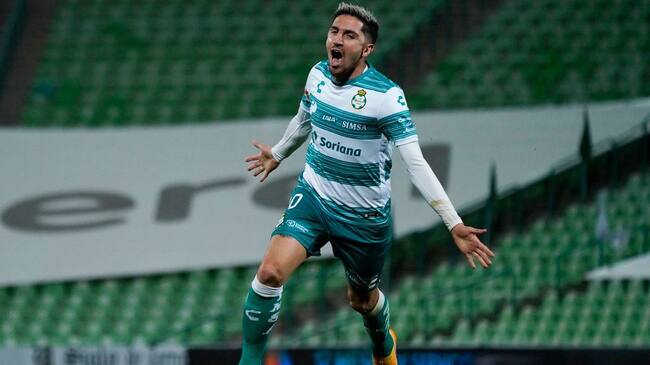 TORREON, MEXICO - JANUARY 10: Diego Valdes of Santos celebrates after scoring the first goal of his team during the 1st round match between Santos Laguna and Cruz Azul as part of the Torneo Guard1anes 2021 Liga MX at Corona Stadium on January 10, 2021 in Torreon, Mexico. (Photo by Jos Alvarez/Jam Media/Getty Images)