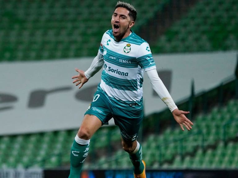 TORREON, MEXICO - JANUARY 10: Diego Valdes of Santos celebrates after scoring the first goal of his team during the 1st round match between Santos Laguna and Cruz Azul as part of the Torneo Guard1anes 2021 Liga MX at Corona Stadium on January 10, 2021 in Torreon, Mexico. (Photo by Jos Alvarez/Jam Media/Getty Images)