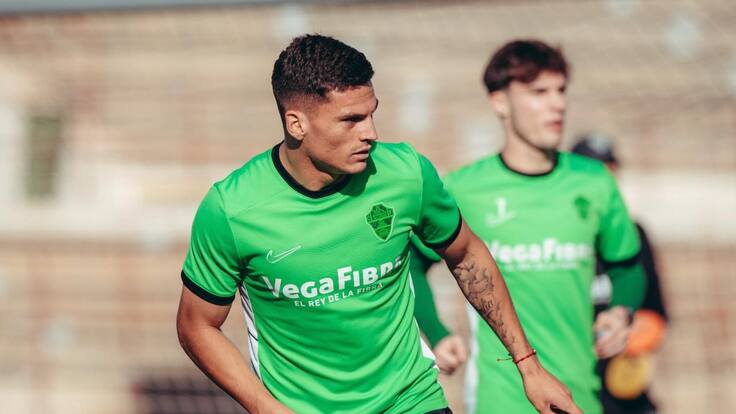 Lucas Cepeda ya tiene apodo en España: causó furor entre los hinchas de Colo Colo