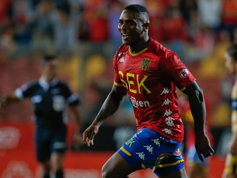 29 de Febrero del 2020/SantiagoHarold Cummings(c) celebra su primer gol y el 2 a 0 de su equipo ,durante el partido valido por la Sexta fecha del Campeonato Nacional AFP PlanVital 2020, entre Union Española vs Everton, disputado en el Estadio Santa Laura.
FOTO:FRANCISCO LONGA/AGENCIAUNO
