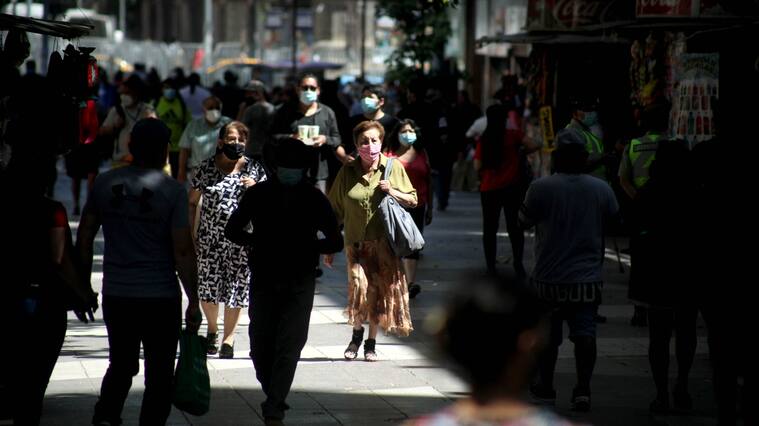 30 DE NOVIEMBRE DE 2020/SANTIAGO
Transeutes en Paseo Ahumada, mientras que el Minsal informa 1.313 contagios nuevos y 54 personas fallecidas en las últimas 24 horas, tras el balance covid, Santiago.
FOTO: AILEN DÍAZ/AGENCIAUNO