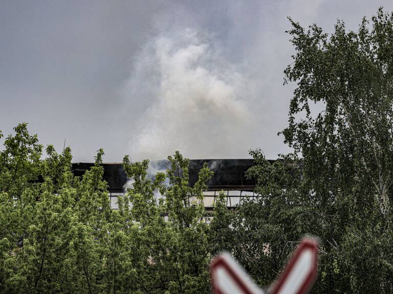 El humo se levanta sobre la región de Kiev tras el nuevo ataque de Rusia