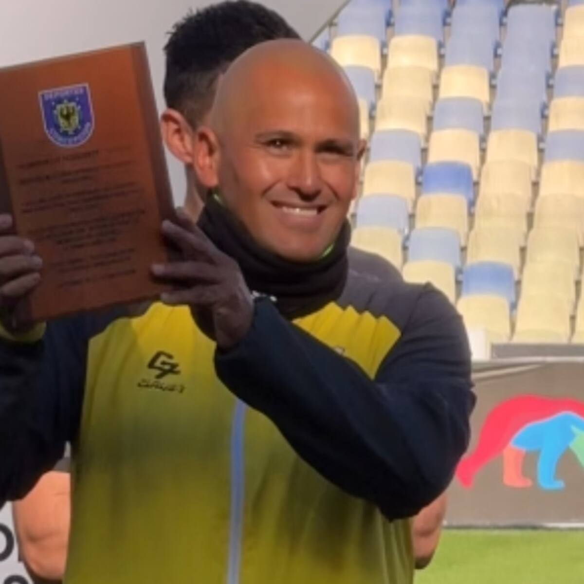 Humberto Suazo es homenajeado por Deportes Concepción en la Primera B