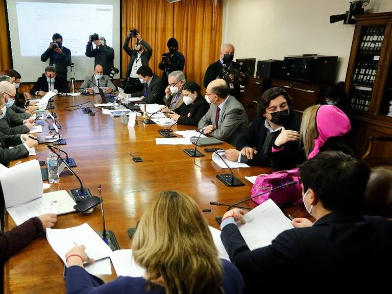 Comisión de Constitución aprueba reforma que reduce quórum a 4/7: se discutirá mañana en pleno de la Cámara