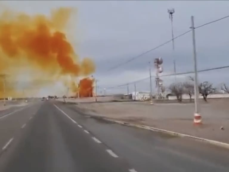 ENAEX aclaró motivo de enorme columna de humo amarillo en Calama: hecho se generó en el proceso de aseo del estanque de contención de Ácido Nítrico