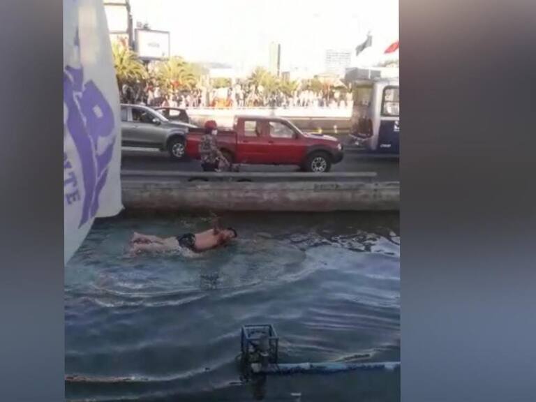 Con piscinazo incluido: Eufórica celebración en Concepción tras triunfo de Boric | ADN.cl