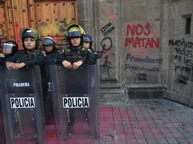 Protesta ante el Palacio Nacional de México