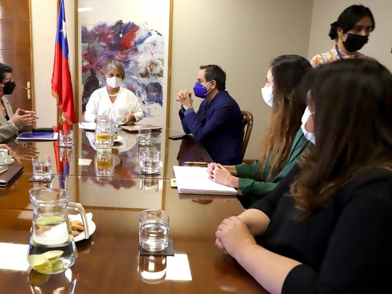 Ministra del Trabajo se reúne con Asociación de AFP: «Despejamos fantasmas, acá nadie le va a quitar los ahorros a las personas”