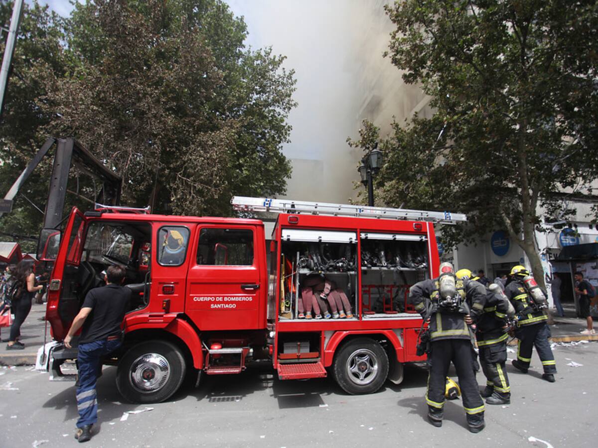 Bomberos de Chile lanzó la venta de un seguro obligatorio para recaudar fondos