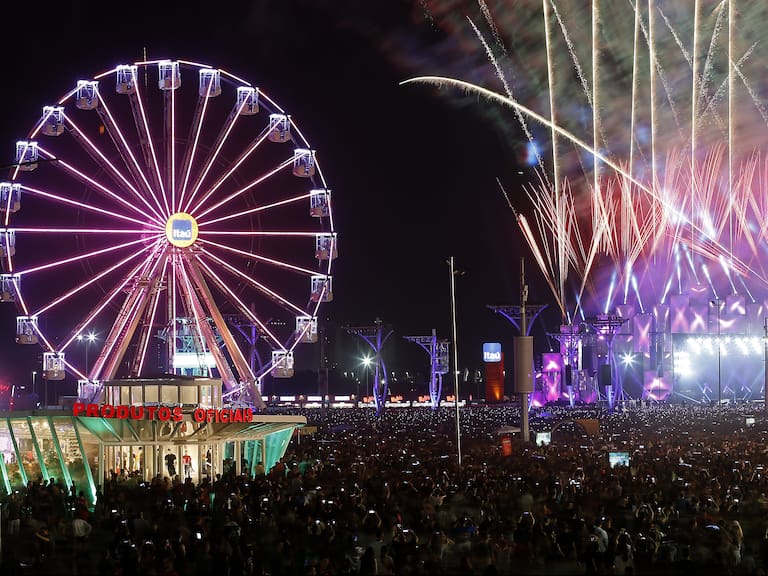 RIO DE JANEIRO, BRAZIL - OCTOBER 06: Fireworks are seen on Palco Mundo on the last day of Rock in Rio at Cidade do Rock on October 6, 2019 in Rio de Janeiro, Brazil. (Photo by Wagner Meier/Getty Images)