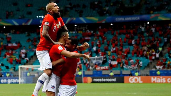 SALVADOR, BRAZIL - JUNE 21: Alexis Sanchez of Chile celebrates after scoring the second goal of his team during the Copa America Brazil 2019 group C match between Ecuador and Chile at Arena Fonte Nova on June 21, 2019 in Salvador, Brazil. (Photo by Felipe Oliveira/Getty Images)