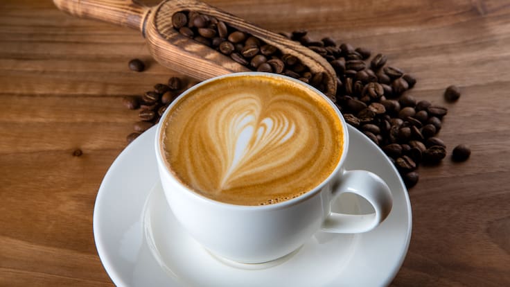 ¿Cuántas tazas de café es saludable beber en un solo día? Esta es la dosis máxima y segura para un adulto