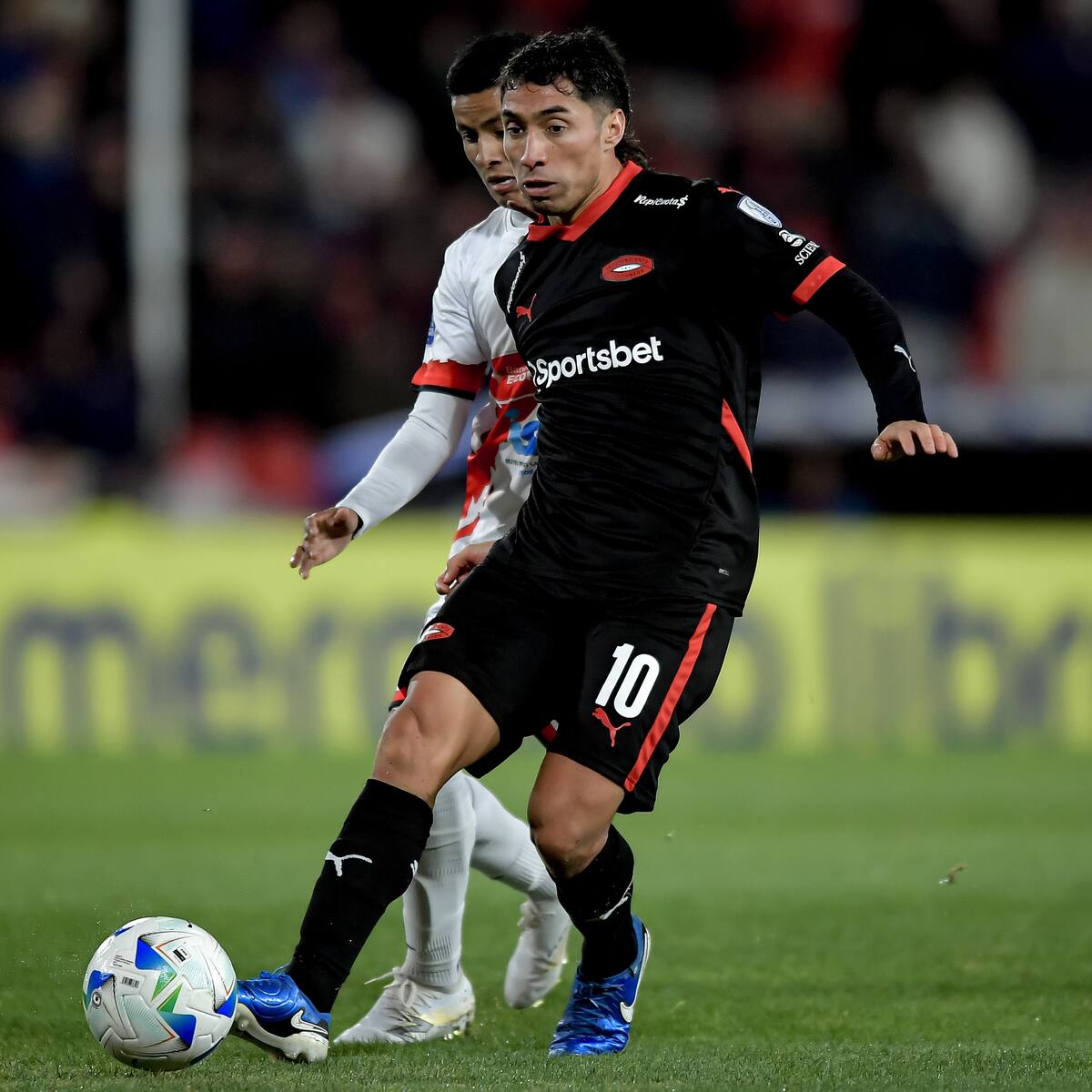 Luciano Cabral sufre lesión en Independiente y podría ser baja en La Roja para los partidos de Eliminatorias