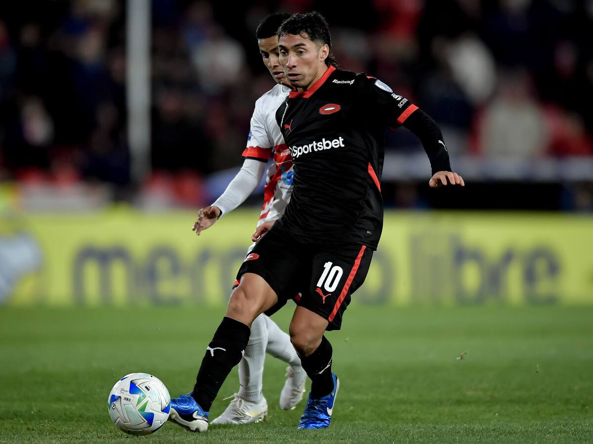 Luciano Cabral sufre lesión en Independiente y podría ser baja en La Roja para los partidos de Eliminatorias