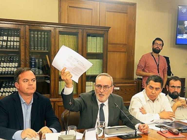 Comisión de Constitución de la Cámara aprueba unánimemente proyecto para reducir dieta parlamentaria