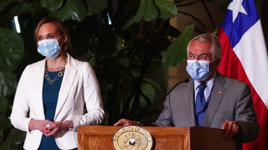 05 DE AGOSTO DE 2020/VALPARAISOEl ministro de Salud, Enrique Paris (d), junto a la senadora Carolina Goic (i), ofrece un punto de prensa, luego que el Senado aprobara la Ley Nacional del Cancer.
FOTO: LEONARDO RUBILAR CHANDIA/AGENCIAUNO
