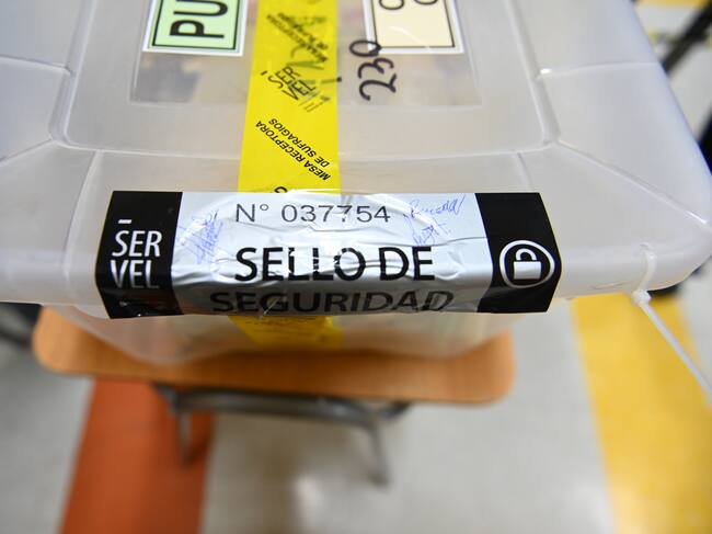 Cierre de las urnas en los locales de votación del Liceo Técnico Femenino de Temuco.Foto: Agencia Uno.