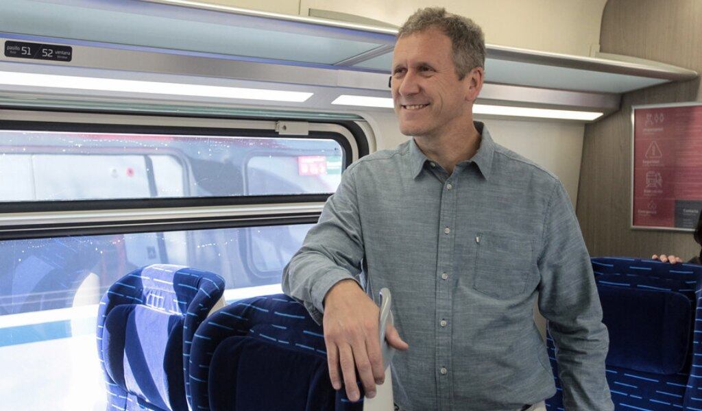 Ministro de Transportes por tren a Chillán