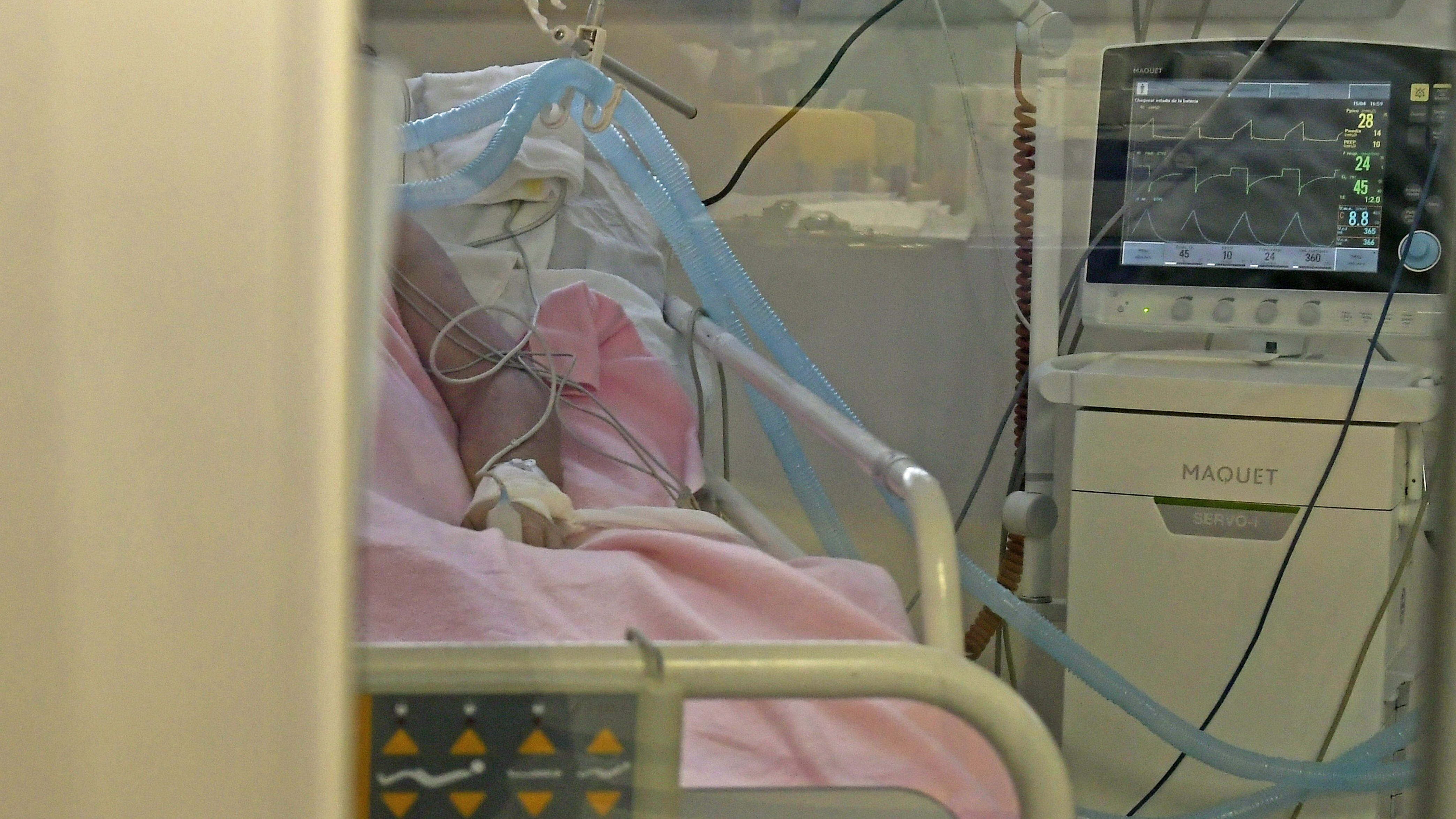 17 de Abril de 2021 / IQUIQUEAumento de pacientes graves por Covid-19 provoca una saturación en uso de camas en la Unidad de Cuidados Intensivos (UCI) del Hospital Dr. Ernesto Torres Galdames.
FOTO: CRISTIAN VIVERO BOORNES/AGENCIAUNO