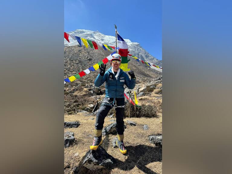 Empresario chileno hace historia al hacer el primer ascenso de una cumbre sobre 6.000 metros en Nepal