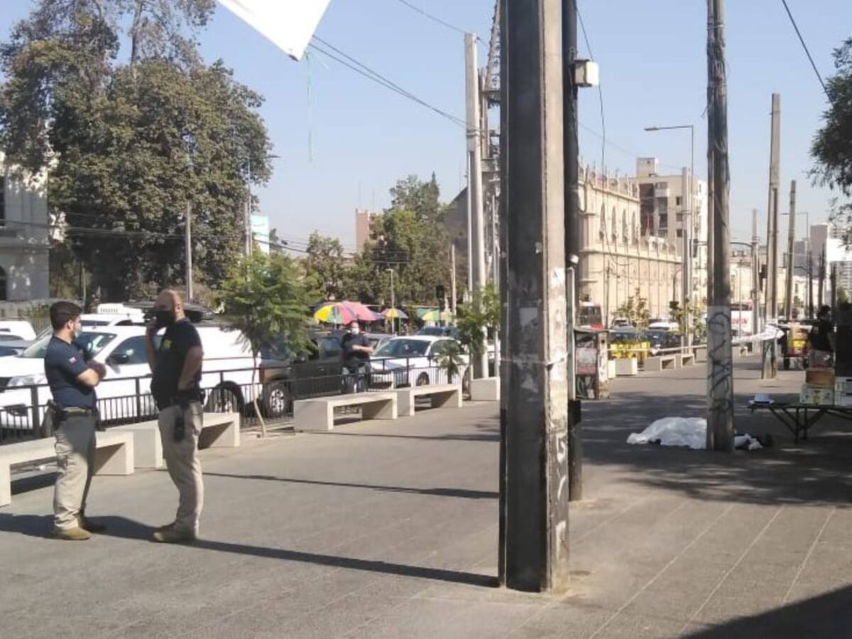 PDI investiga muerte de vendedor de frutas en Independencia: Un sujeto le disparó en plena calle