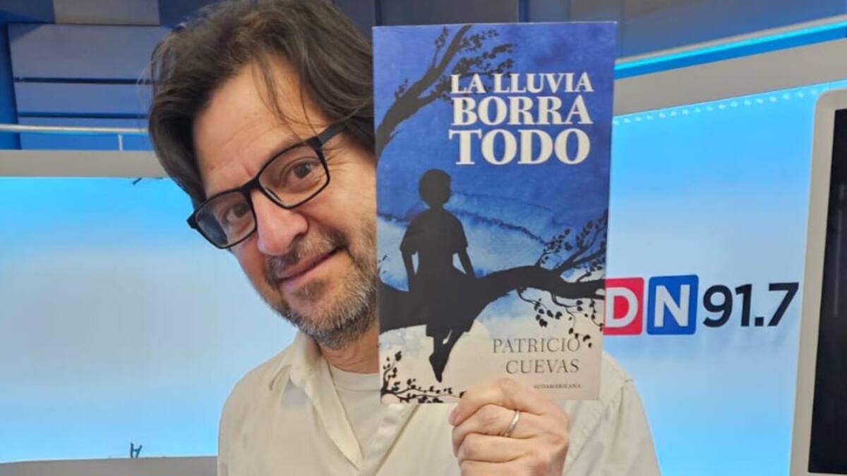 Patricio Cuevas sobre su novela debut, «La lluvia borra todo»: «Robé aventuras de otras personas para construir una narración»
