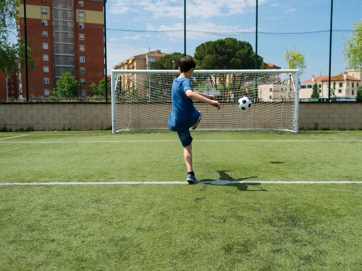 España: niño de 11 años fue asesinado a puñaladas mientras jugaba partido de fútbol