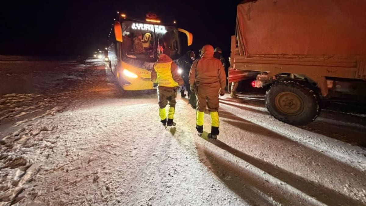 Nevadas dejan a 60 personas aisladas en San Pedro de Atacama: fueron trasladadas a complejo fronterizo