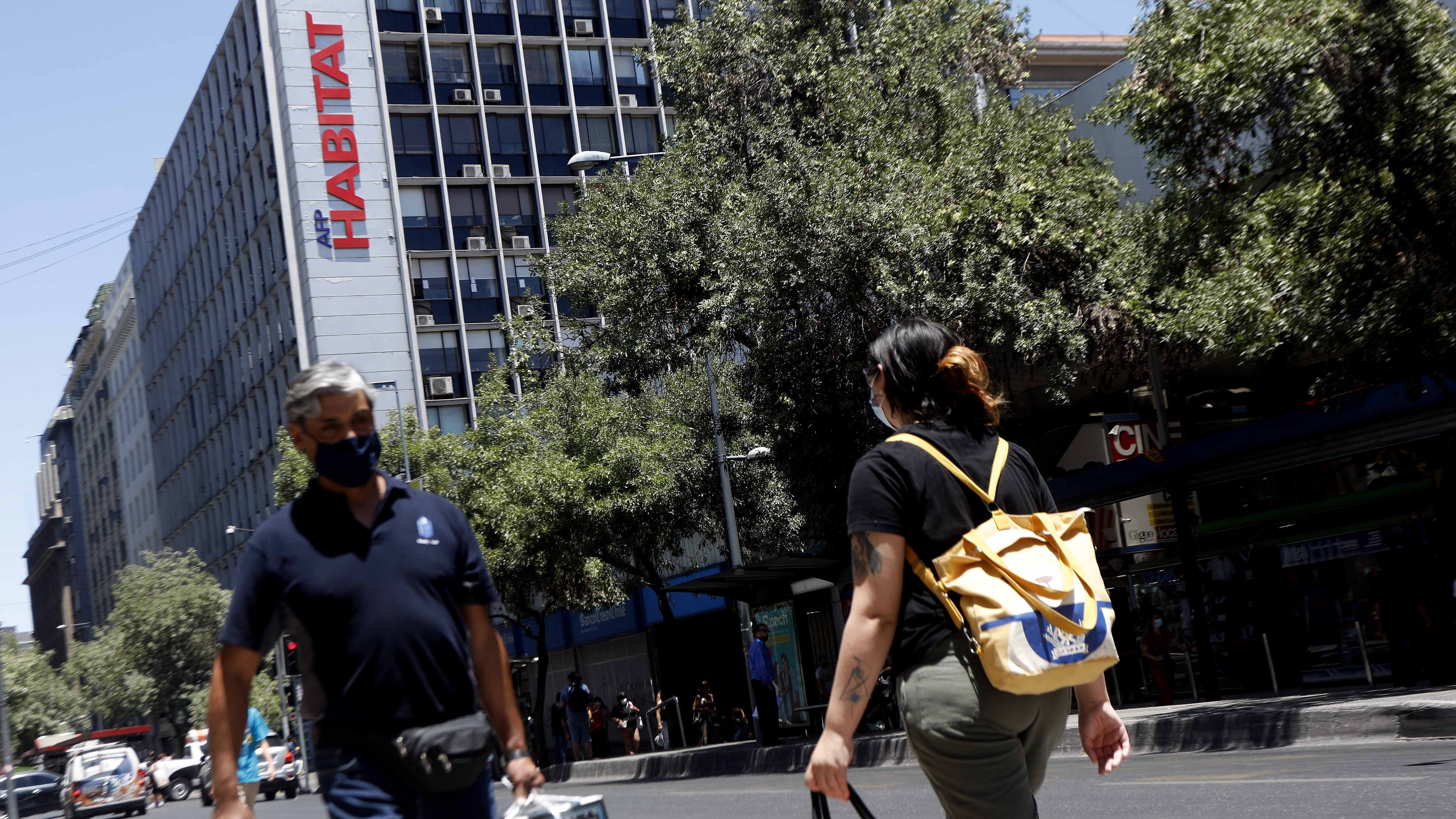 21 de Diciembre de 2020/SANTIAGO Personas realizan compras Navideñas luego de retirar el 10 % de la AFP
FOTO:CRISTOBAL ESCOBAR/AGENCIAUNO