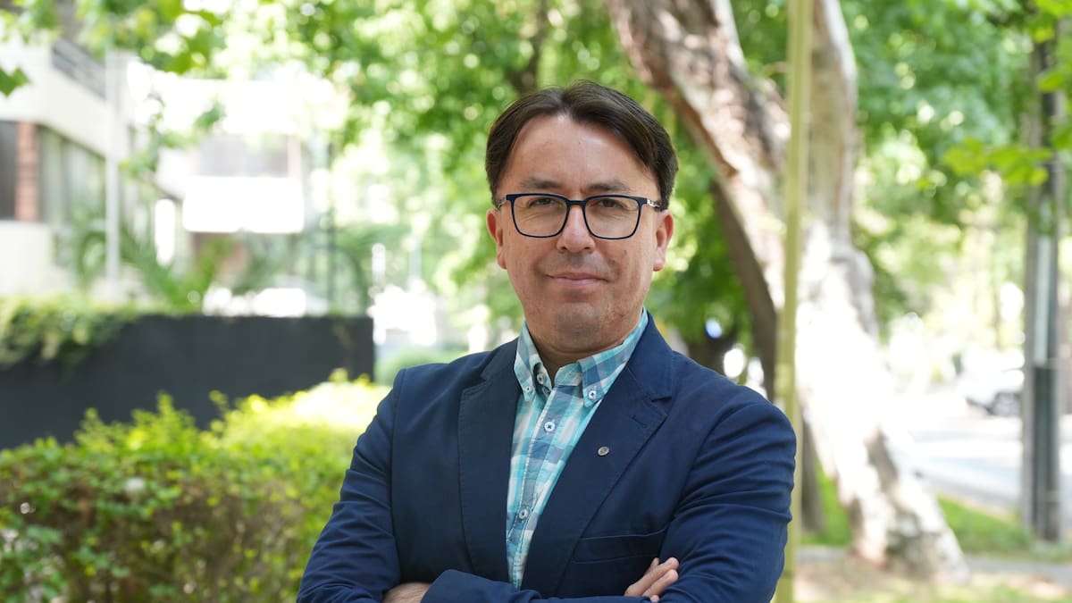Profesor chileno es seleccionado entre los mejores 50 docentes del mundo: esta es la historia del “Profe solito”