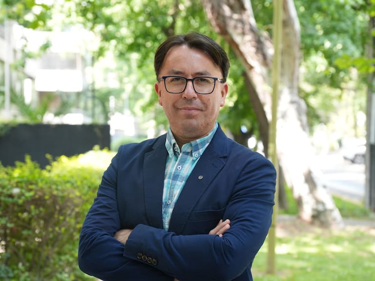 Profesor chileno es seleccionado entre los mejores 50 docentes del mundo: esta es la historia del “Profe solito”