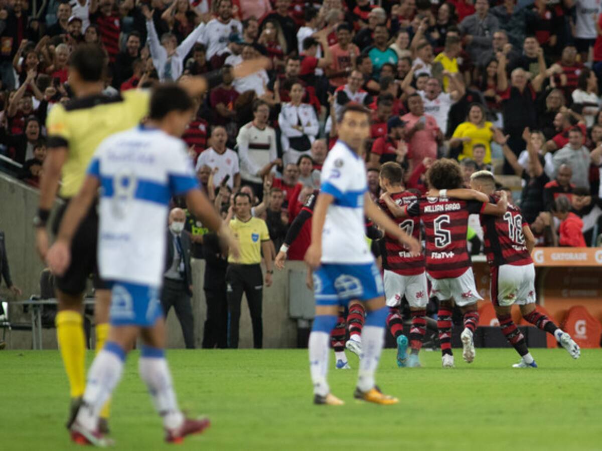 Universidad Católica cayó goleada ante Flamengo en el Maracaná y se despidió tempranamente de la Copa Libertadores de América