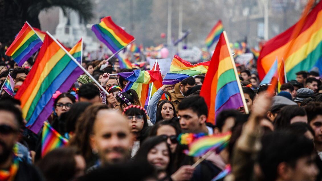 23 de JUNIO de 2018 / SANTIAGOMiles de personas participan de la "Marcha por el Orgullo 2018", convocada por el Movilh y la Fundación Iguales.
FOTO: HANS SCOTT / AGENCIAUNO