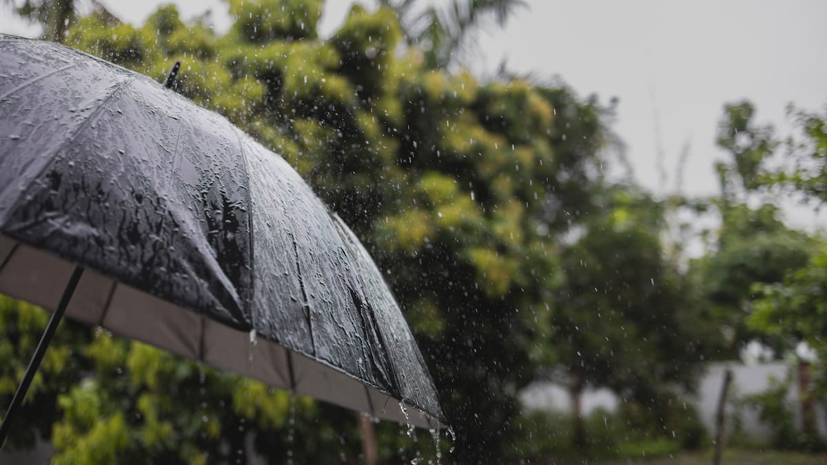Sistema frontal dejará intensas lluvias en Chile: hasta 150 mm de agua en la última semana de marzo
