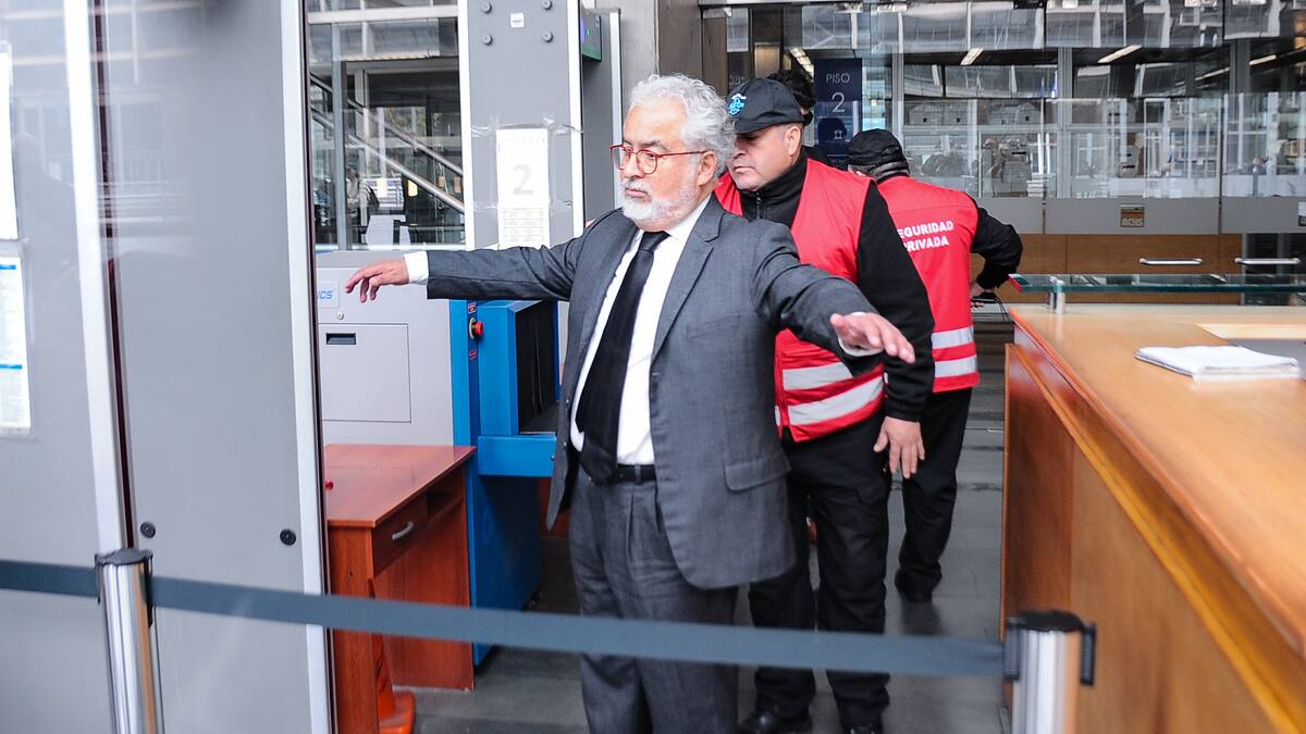 Podría volver a Capitán Yáber: Luis Hermosilla llega al Centro de Justicia para revisión de cautelares