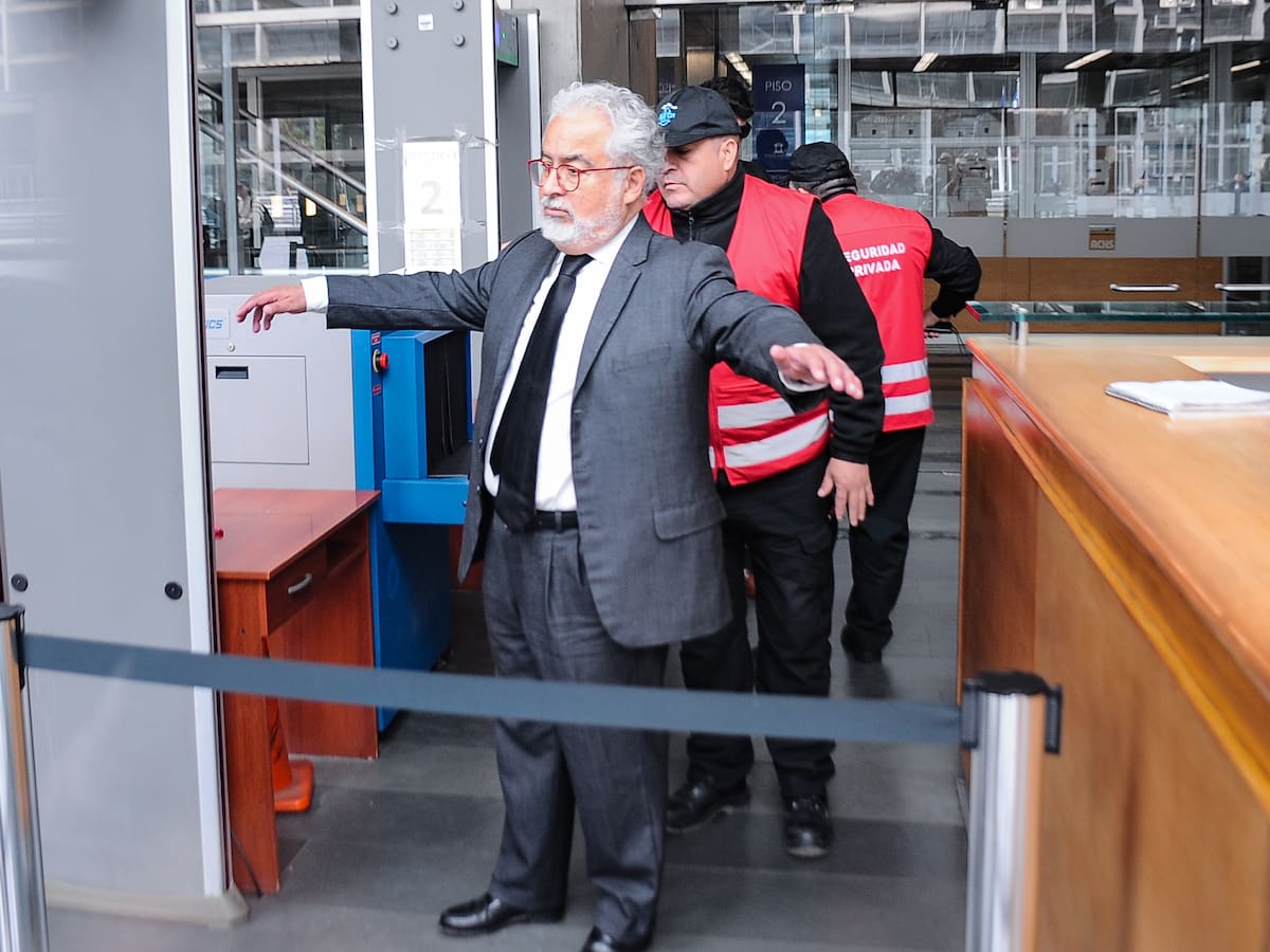 Podría volver a Capitán Yáber: Luis Hermosilla llega al Centro de Justicia para revisión de cautelares